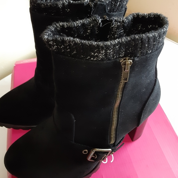 Size 11 wide Sweater Cuff Bootie - Picture 5 of 8